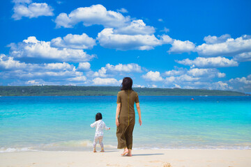 沖縄の美しいサンゴ礁の海