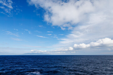 伊豆大島の岡田港から東京へ向け出航する東海汽船さるびあ丸
東海汽船東京湾〜伊豆諸島航路のさるびあ丸船上-2024
