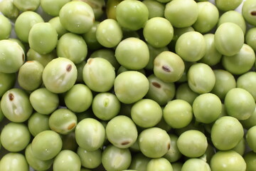 ぷりぷり食感、うすいえんどうの実の誘惑