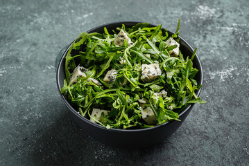 salad with arugula and blue cheese