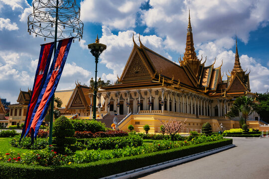 Royal palace in Phnom Penh (Pnom Pen) , Cambodia