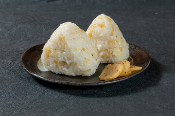 刻みたくあんを混ぜたおにぎり　Rice balls mixed with chopped takuan paste