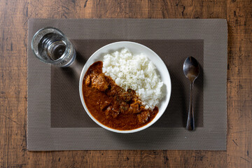 ネパールカレー　レトルトカレー　俯瞰　Nepalese curry, instant curry, bird's-eye view