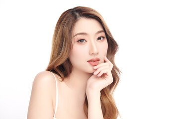 Naklejka premium A beautiful young Asian woman with clean, fresh skin against a white background. She represents beauty, skincare, and spa treatments.