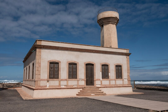 Antiguo Faro del Tost&oacute;n ahora usado como museo de la pesca. El Cotillo, Fuerteventura. 