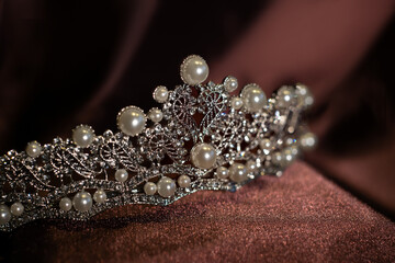 Pearl diadem with crystals and diamonds