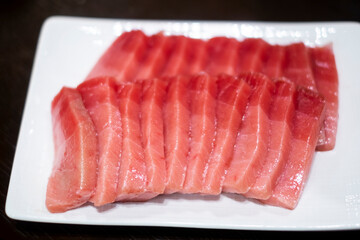マグロの中トロの刺身