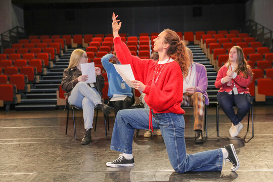 Actors with disabilities rehearsing�on stage