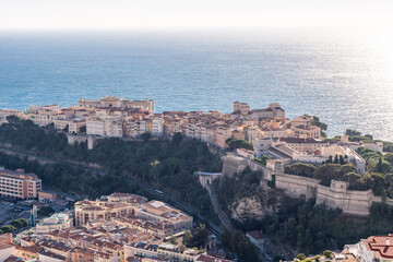 Vue aérienne sur un palais historique en bord de mer