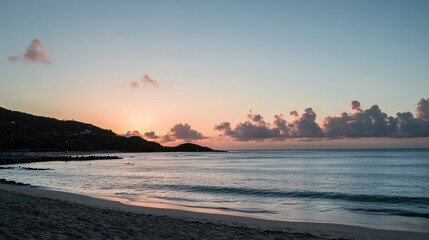 Obraz premium Hanauma Bay: Sunrise at Oahu's Popular Snorkeling Haven with Stunning Blue Ocean Views