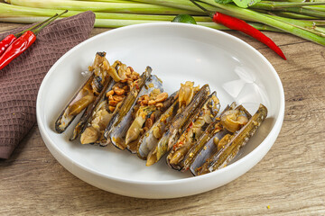Steamed razor mollusk with lemongrass