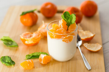 Fototapeta premium Light breakfast with fruits and mint