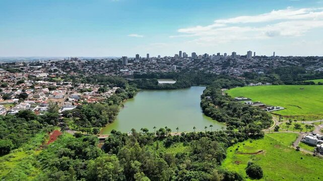 Aerial view of the shores of Lake Jaboti in Apucarana, Paran&aacute;.