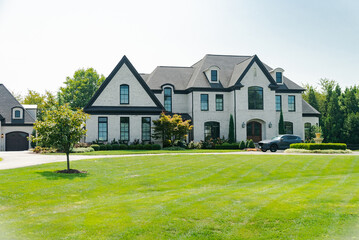 Obraz premium Luxury modern country home in the suburbs of Washington, DC. Large lawn and garden design.