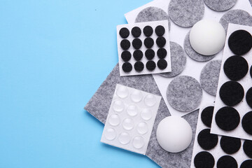 Felt protective circle pads for furniture on blue background © splitov27