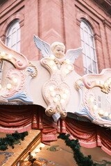 ドイツ、フランクフルトのクリスマスマーケット：Christmas market at Römerberg, in Frankfurt, Germany