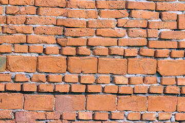 Obraz premium An old brick wall composed of bricks of different sizes.