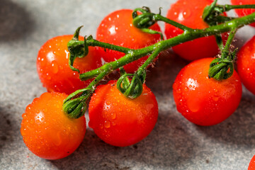 Organic Raw Red Cherry Tomatoes