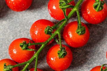 Organic Raw Red Cherry Tomatoes