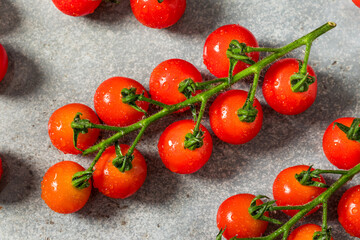 Organic Raw Red Cherry Tomatoes