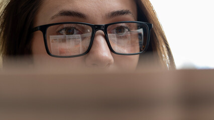 woman reading news at smart phone