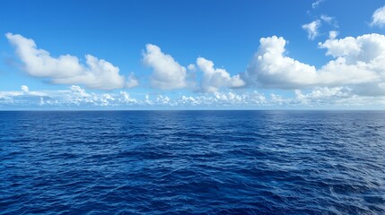 Obraz premium Vast ocean expanse under a cloud-studded sky