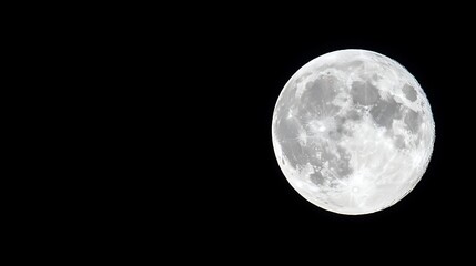 Obraz premium Full Moon Rising: Night Sky Photography AI Generated