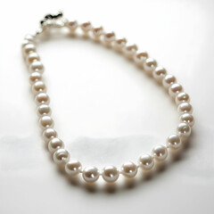 Obraz premium A single strand pearl necklace, elegantly displayed on a white background
