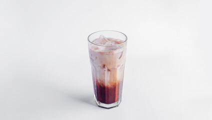 glass of cola with ice