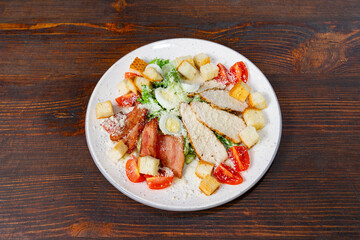 Delicious grilled chicken salad with vibrant toppings and croutons
