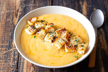 Cheese cream soup with croutons. Healthy food. Vegetarian food.