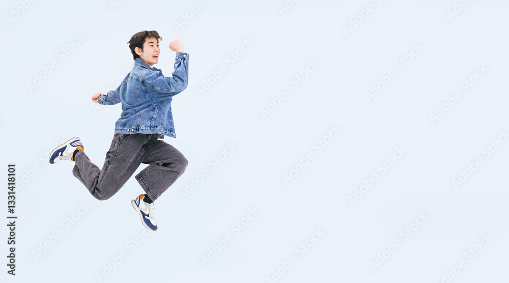 Poster ジャンプするカジュアルウェアの若い男性の全身写真（切り抜き背景透過pngも販売しております。↓作成者リンクから「png」で検索してください）