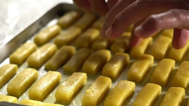 making kastengel cake in a baking pan