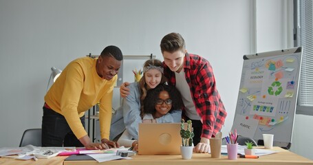 Collaborative teamwork in a creative environment that encourages participation and ideasharing