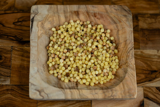 Fregola Sarda Hartweizennudeln eine Spezialit&auml;t von Sardinien
