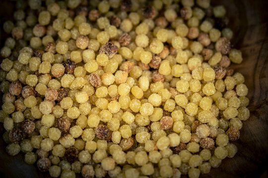 Fregola Sarda Hartweizennudeln eine Spezialit&auml;t von Sardinien