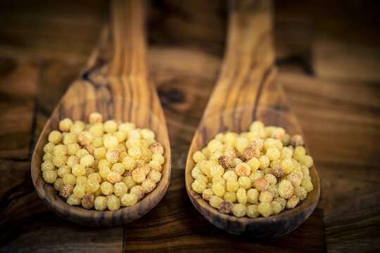 Fregola Sarda Hartweizennudeln eine Spezialit&auml;t von Sardinien