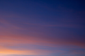 Obraz premium A stunning sunset sky adorned with a significant amount of clouds