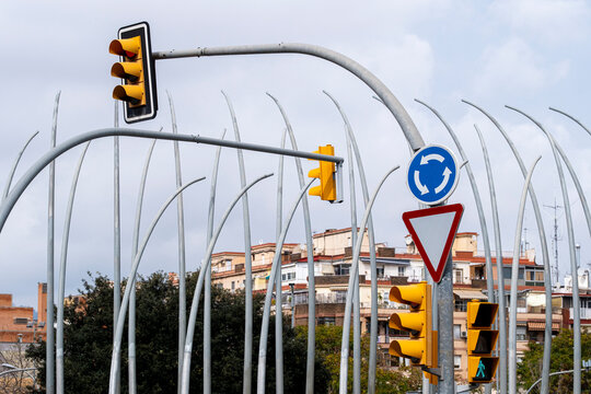 Intersection with traffic signals and modern curved street installations, capturing urban mobility and design.
