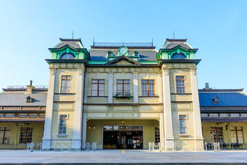 Obraz premium 春の門司港駅 福岡県北九州市 Mojiko Station in Spring. Fukuoka Pref, Kitakyusyu City.