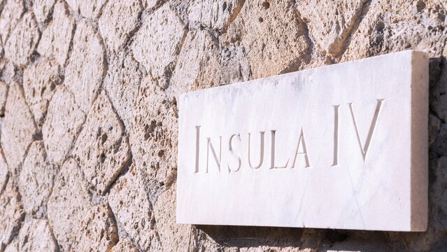 Exploring the Luxurious Residences of Insula IV in Herculaneum