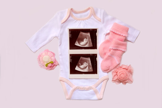 Cutie baby cloth with 2d ultrasound baby. pregnancy annoucement concept.