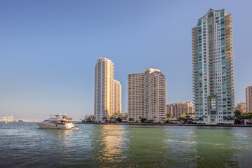Fototapeta premium Boats and apartment buildings on the Miami, Florida waterfront