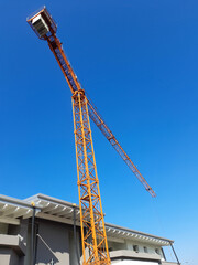 Lavori in corso nel cantiere edile in città