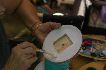 artist painting a palette
