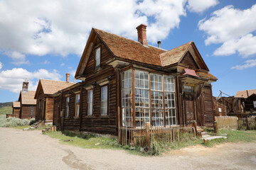 Gebäude in einer Geisterstadt / Westernstadt (Bodie / USA)