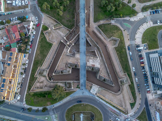 Aerial ground plan view of Badajoz Palmas bridge head horn work, two half-bastions projecting...