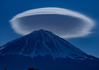富士山と笠雲