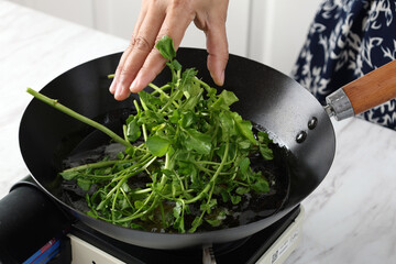 Process Making Jukut Goreng, Put Selada Air or WaterCress to Hot Oil