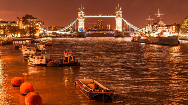 tower bridge at night london